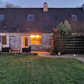 Petite maison dans les Monts d'Arrée TY COZ, hotell i Commana