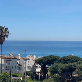 Studio Pinar, hotel in Sitio de Calahonda