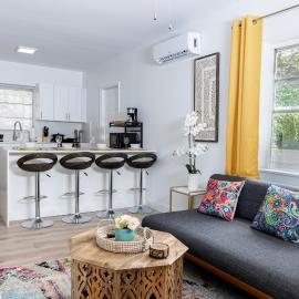 마이애미에 위치한 호텔 Beautiful Casita with King Bed and private patio Close to Calle 8, MIA Airport, Coral Gables