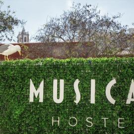 Musical Hostel, ξενοδοχείο σε Αλμπουφέιρα