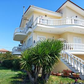 Villa Dani, hotel v mestu Aígion