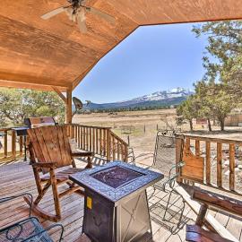 4-Season Mountain Escape with Breathtaking View!: Cotopaxi şehrinde bir otel