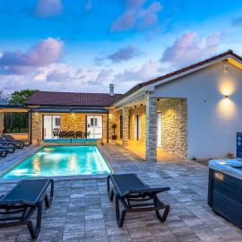 Villa Larra, hotel u gradu Gostinjac