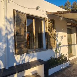 Cosy home with private parking by the sea, Hotel in Siniscola