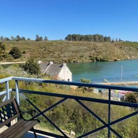 Appartement T3 vue mer Sauzon balcon et parking privé: Sauzon şehrinde bir otel