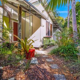 2 Naiad Court Rainbow Shores. Walk to beach. Pets welcome. Wifi, hotel sa Rainbow Beach