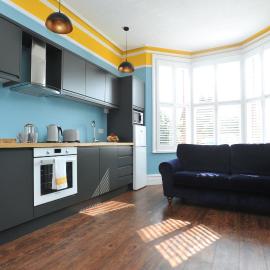 Beechurst Serviced Apartments, hotel in Cheltenham