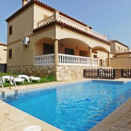 Chalet con piscina (A), hotel in Les tres Cales