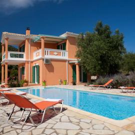 Pantheon & Danae Luxury Villas โรงแรมในซีโวตา