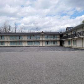 Days Inn by Wyndham Birch Run، فندق في بيرتش ران