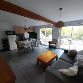 Appartement sur jardin au calme à Pernes 1 chambre, viešbutis mieste Pernes