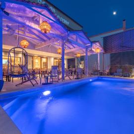 Adonis Hotel, hótel í Pefkohori