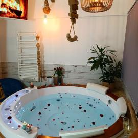 Le Maréchal Duplex - Appartement avec Jacuzzi - CAEN hyper Centre, hotel v mestu Caen