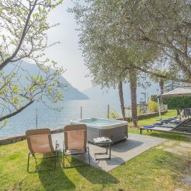 Villa Sasso on Lake Como by Rent All Como, hotel em Sala Comacina