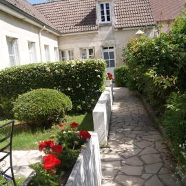 HOTEL LA COGNETTE A 25 Kilomètres de Châteauroux et 30 Kilomètres de Bourges, отель в городе Исудён