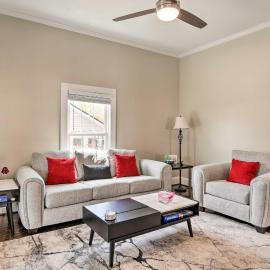 Ideally Located 'Penne Place' w/ Deck & Grill, hotel in Greenville