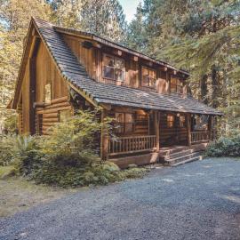 Bear Den Log Cabin - Meredith Lodging、Welchesのホテル