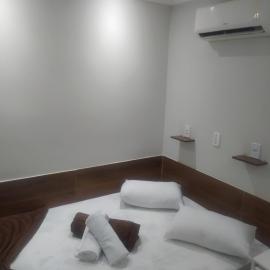 Pousada Quarto Casal com ar,frigobar, garagem, hotel in Aparecida