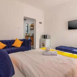 Lux Suites Rio Vista Executive Studio Apartments, hotel in Makandara