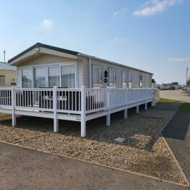 2BR-Sleeps6-Fireplace-Parking-Patio-Seaside, hotel in Clacton-on-Sea