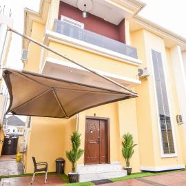 Executive 4 bedroom house – hotel w mieście Lagos