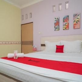 RedDoorz Syariah Near Lapangan Dwiwarna Barabai, hotel Barabai városában
