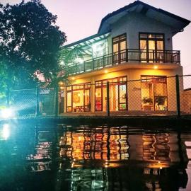 Aurora Lagoon Front