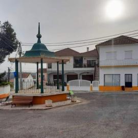 CASA DO NINHO - Entre o Campo e a Praia, khách sạn ở Cadaval