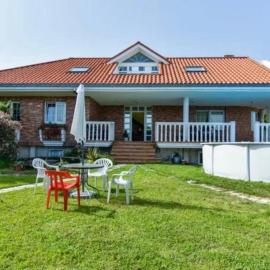 Villa tranquila con piscina y jardín "el Cachivache", hotell sihtkohas Liencres