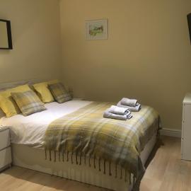 Private Room - Sleeps 2 - Private Entry - Parking