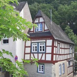 Geschichte trifft Moderne - Fachwerkhaus Bacharach, hotelli kohteessa Bacharach