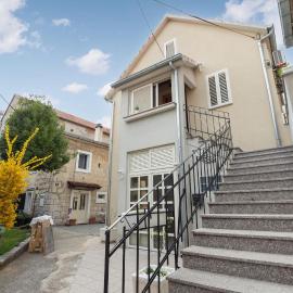 Nice Apartment In Sinj With Wifi
