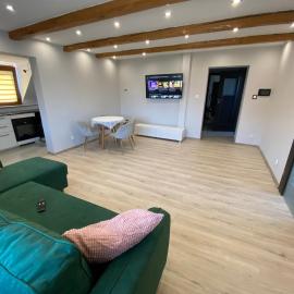 Apartament W46B Deluxe w Bielawie Góry Sowie, מלון בבילאווה