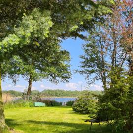 Ferienhaus am See, hotelli kohteessa Jabel