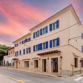 Hostal Marina, hotel u gradu Kala Rađada