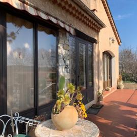 Villa lumineuse et spacieuse, hotell i Lorgues