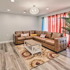 Updated Home w/ Pool Table ~ 4 Mi to Hershey!, hotel em Palmyra