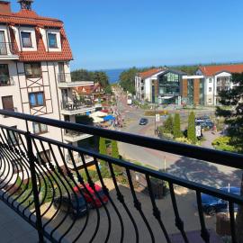 Apartament z widokiem na morze, hotel in Krynica Morska