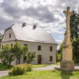 Penzion U Křížové Cesty, khách sạn ở Tvrdkov