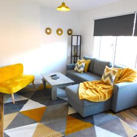 Newly refurbished 2 bedroom apartment close to station and local amenities, Hotel in Hamilton