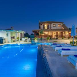 Anchor Villas، فندق في Fiolítis