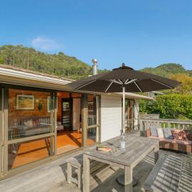 Beach Lovers Bach - Hahei Holiday Home、ハヘイのホテル