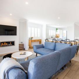 Beachcomber at Currarong - Pet Friendly - 5 Mins Walk to Currarong Rockpools, hotel a Currarong