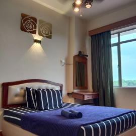 GloRy BeAch ResOrt private apartment, hotel di Port Dickson