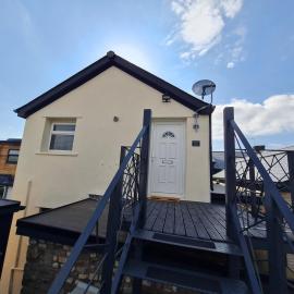 Perfect Location 2 BR serviced apartment Nr Bike Park Wales & Brecon Beacons
