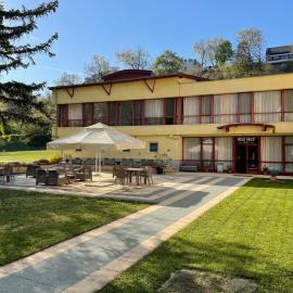 Hello Balcsi Apartmanház, hotel u gradu Tihanj