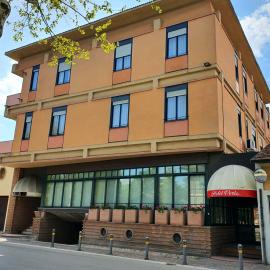 HOTEL PERLA, khách sạn ở Massa Lombarda