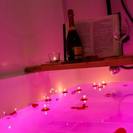 Apartament Leśny No 64 nad Zalewem JACUZZI, KOMINEK z Garażem w cenie, хотел в Келце