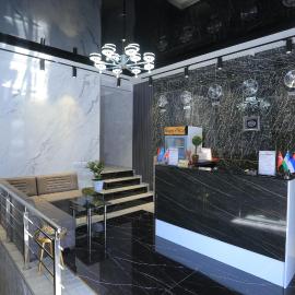Hayot Plaza Hotel Yotoqxonasi、Yunusobodのホテル