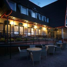 Zajazd Trzy Dęby, hotel en Janów